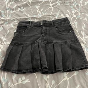 Stretchy denim skirt, sized too big